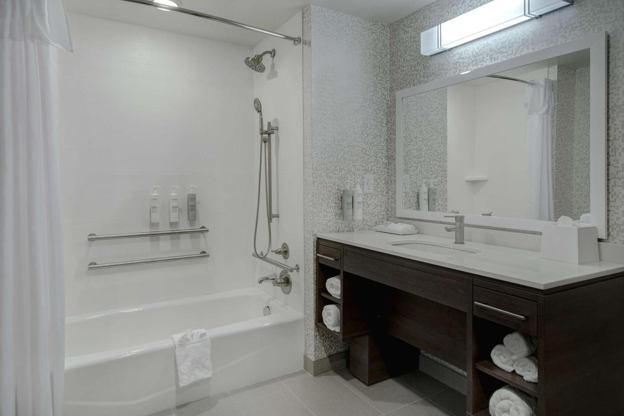 Home2 Suites By Hilton Grand Rapids Airport Kentwood Eksteriør billede